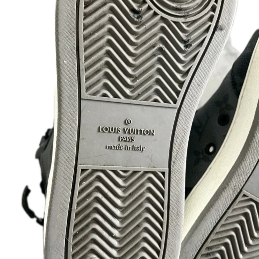 LOUIS VUITTON LV RIVOLI (UNISEX) SNEAKERS EU 40 US MENS 7.5 US WMNS SIZE 9 (EUC)